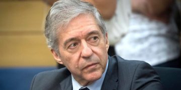 وەزیرێکی پێشووتری ئیسرائیل: واشنتن هەوڵی لادانی بن سەلمان دەدات