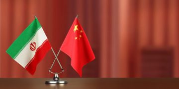 بلۆمبێرگ: یەکگرتنی ئێران و چین کێشەیەکی گەورەیە بۆ بایدن