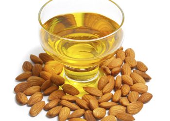 زەیتی بادەم دەموچاو سپی دەکاتەوە