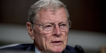 سیناتۆرێکی ئەمریکی: بایدن بۆ ڕێکەوتنی ناوەکی بگەڕێتەوە دیسانەوە لە کۆنگرێس ڕەتیدەکەینەوە