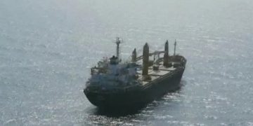 کەشتییەکی ئێرانی لە دەریای سور کرایە ئامانج