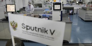 باڵیۆزی ئێران: تا یەک مانگی دیکە وەبەرهێنانی هاوبەشی ڤاکسێنی سپۆتنیک ڤی دەست پێدەکات