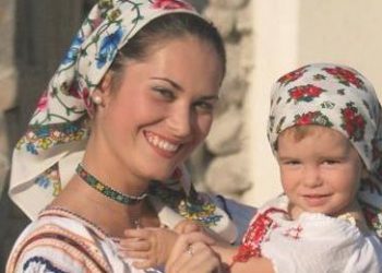 گوندێک بە دانیشتووانێکی ئەورووپی لە نزیک تارانی پایتەختی ئێران