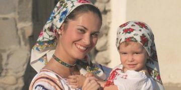 گوندێک بە دانیشتووانێکی ئەورووپی لە نزیک تارانی پایتەختی ئێران