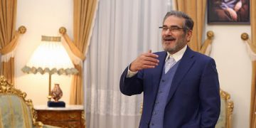 ئێران: بە هیچ شێوازێک لە دەرەوەی ڕێکەوتنی ناوەکی دانوستان ناکەین