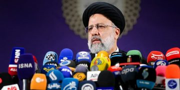 چەندین کەسایەتی ناسراو ناوی خۆیان وەک کاندیدی هەڵبژاردنەکانی سەرۆکایەتی ئێران تۆمار کرد