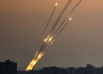 دەیان مووشەک لە کەرتی غەززەوە ئاراستەی ناوچە داگیرکراوەکانی فەڵەستین کرا