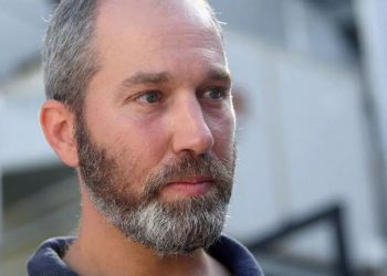 فڕۆکەوانێکی پێشووی ئیسرائیل: سوپای ئیسرائیل تیرۆریستی و فەرماندەکانی تاوانبارن