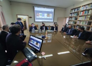 بەردنووسێکی سوومەری لە لایەن هەڤاڵ ئەبوبەکر پێشکەش بە زانکۆی کوردستان لە سنە کرا