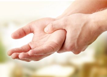 هۆکارەکانی لەرزینی دەست