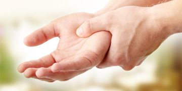 هۆکارەکانی لەرزینی دەست