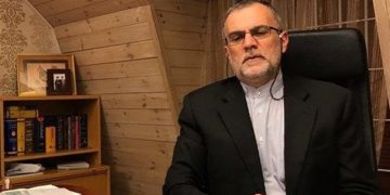 ئێران: ئامادەی هەڵگرتنی ڤێزەین لە گەڵ عێراق