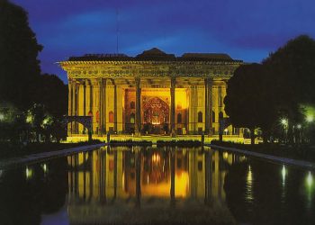 کۆشکی چل ئەستوونی ئەسفەهان لە ئێران