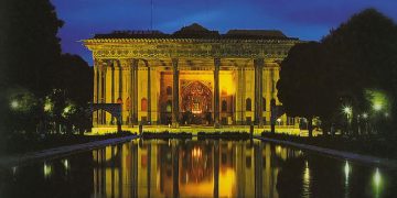 کۆشکی چل ئەستوونی ئەسفەهان لە ئێران