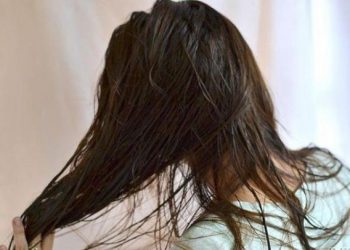 بە قژی تەڕەوە مەخەون