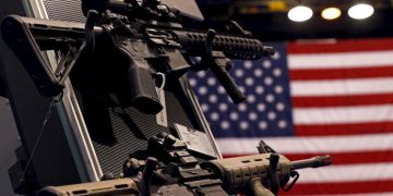 ساڵی ڕابردوو 17 ملیۆن ئەمریکی چەکیان کڕیوە