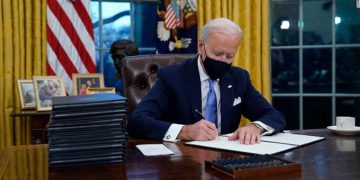 بایدن 28 کۆمپانیای چینی خستە ڕیزی سزاکانی ئەمریکاوە