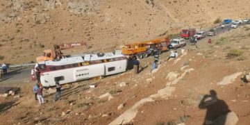 بە هۆی ڕووداوێکی هاتووچۆ لە ئێران 2 پەیامنێر کوژران و 21 ی دیکەش بریندار بوون