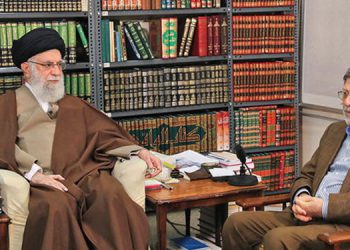 ڕێبەری مەزنی شۆڕشی ئیسلامی لە ڕۆژانی داهاتوو ڤاکسێنی کۆرۆنای ئێرانی بەکار دێنن