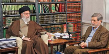 ڕێبەری مەزنی شۆڕشی ئیسلامی لە ڕۆژانی داهاتوو ڤاکسێنی کۆرۆنای ئێرانی بەکار دێنن