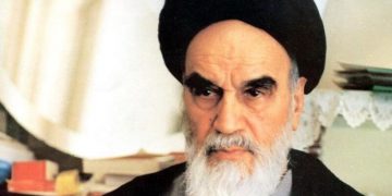 ئیمام خومەینی (رە) ئاڵاهەڵگری یەکڕیزی موسڵمانان