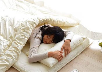 نوستن لە سەر زەوی چەند سوودێکی گرنگی هەیە