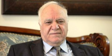 ڕاوێژکارێکی کازمی: بەرزبوونەوەی نرخی نەوت، کورتهێنانی بودجەی عێراق قەرەبوو دەکاتەوە