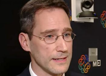 بەرپرسێکی ئەمریکی: داوا لە گرووپە عێراقییەکان دەکەین کاریان بە ئێمەوە نەبێت