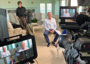 بۆش کشانەوەی ئەمریکا لە ئەفغانستان بە هەڵە ناو دەبات