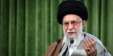 پەیامی ڕێبەری مەزنی شۆڕشی ئیسلامی ئێران بۆ حەج: تەواوی وتەی ئێران خۆڕاگرییە لە بەرامبەر پیلانگێڕی ئەمریکا