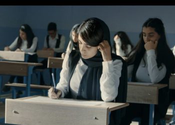 “ئەزموون” لە به‌شی پێشبڕکێی سه‌ره‌کی فێستیڤاڵی نێوده‌وڵه‌تی فیلمی “کاڕلۆڤی ڤاری” وه‌رگیرا