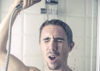 حەوت سوودی گرنگی خۆشۆردن بە ئاوی سارد