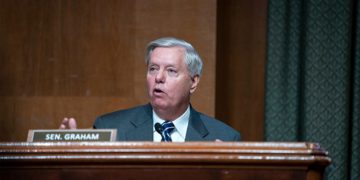 لیندزی گراهام: بایدن حوکمی مردنی هەزاران ئەفغانیی واژۆ کردووە