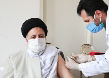 سەرۆک کۆماری ئیسلامی ئێران یەکەم ژەمە ڤاکسێنی ناوخۆیی کۆرۆنای وەرگرت