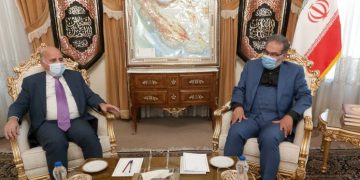 شەمخانی: چاودێری هەنگاوە گوماناوییەکانی ئەمریکا و ئیسرائیل لە ناوچەکە دەکەین