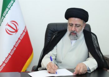 ناوی وەزیرەکانی کابینەی نوێی ئێران ڕادەستی پەرلەمان کرا