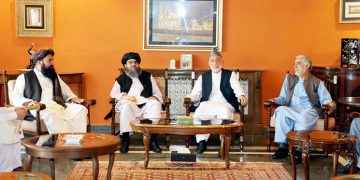لە کۆبوونەوەی دوو کەسایەتی سیاسی ئەفغانستان و سەرکردەکانی تاڵیبان چی گوزەرا؟