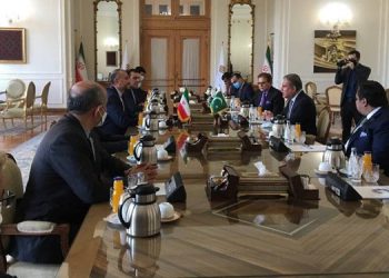 وەزیری دەرەوەی پاکستان لە تاران لە گەڵ ئەمیر عەبدوڵڵاهیان کۆبووە