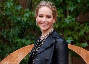 فیلمەکەی جێنیفیر لارێنس بوەتە گۆڕەپانی کێبڕکێی «ئەپێڵ» و «نێتفلێکس»