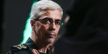 سەرۆک ئەرکانی هێزە چەکدارەکانی کۆماری ئیسلامی ئێران هۆشداری دەدات