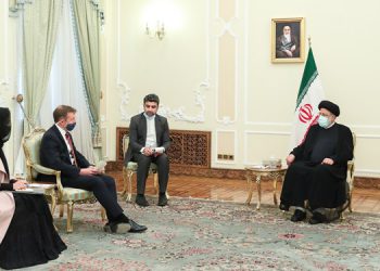 ڕەئیسی بۆ باڵیۆزی بەریتانیا: گەلی ئێران زۆربێژی هیچ وڵاتێک قبووڵ ناکات