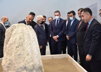 بەشداری سەرکونسوڵی ئێران لە سلێمانی لە مەراسیمی کردنەوەی گەلەری پاشا نەرسە