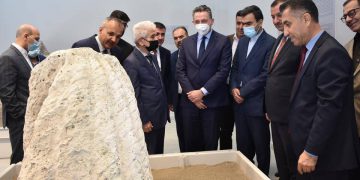 بەشداری سەرکونسوڵی ئێران لە سلێمانی لە مەراسیمی کردنەوەی گەلەری پاشا نەرسە