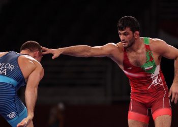 حەسەن یەزدانی تۆڵەی لە دەیڤید تەیلۆری ئەمریکی کردەوە