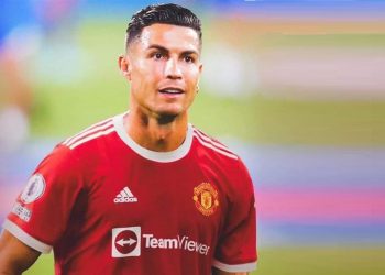 ڕۆناڵدۆ ئامۆژگاری یانەی مانچستەر یۆنایتد دەکات