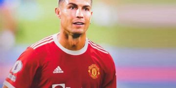 ڕۆناڵدۆ ئامۆژگاری یانەی مانچستەر یۆنایتد دەکات