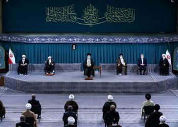 حەزرەتی ئایەتوڵڵا خامنەیی: ئەوانەی پەیوەندییەکانیان لە گەڵ ڕژێمی زایۆنیستی ئاسایی کردووەتەوە، هەڵەی خۆیان قەرەبوو بکەنەوە