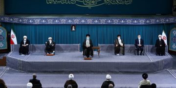 حەزرەتی ئایەتوڵڵا خامنەیی: ئەوانەی پەیوەندییەکانیان لە گەڵ ڕژێمی زایۆنیستی ئاسایی کردووەتەوە، هەڵەی خۆیان قەرەبوو بکەنەوە