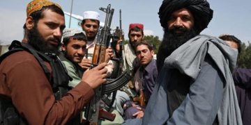 تاڵیبان باس لە هێرشێکی سەر داعش دەکات