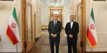 کۆبوونەوەی جێگری بەرپرسی سیاسەتی دەرەوەی یەکێتی ئەورووپا و عەلی باقری لە تاران